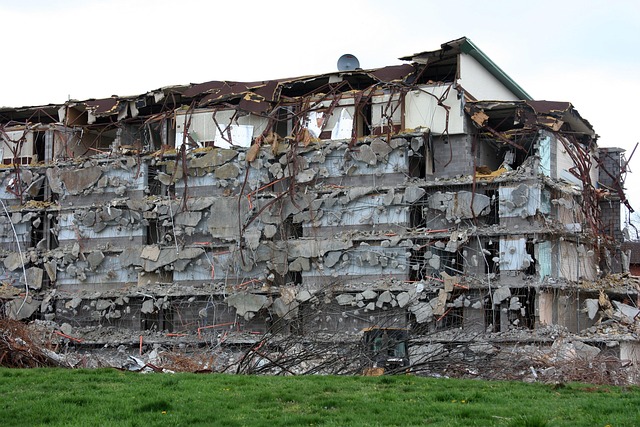 Skjulte farer bag facaden – derfor er miljøscreening afgørende ved nedrivning